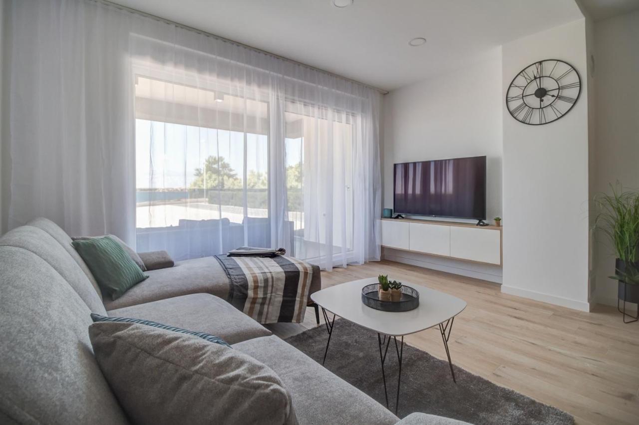 Luxury Beachfront Villa Crystal Aenona - By Ta Leut Agency Нин Экстерьер фото