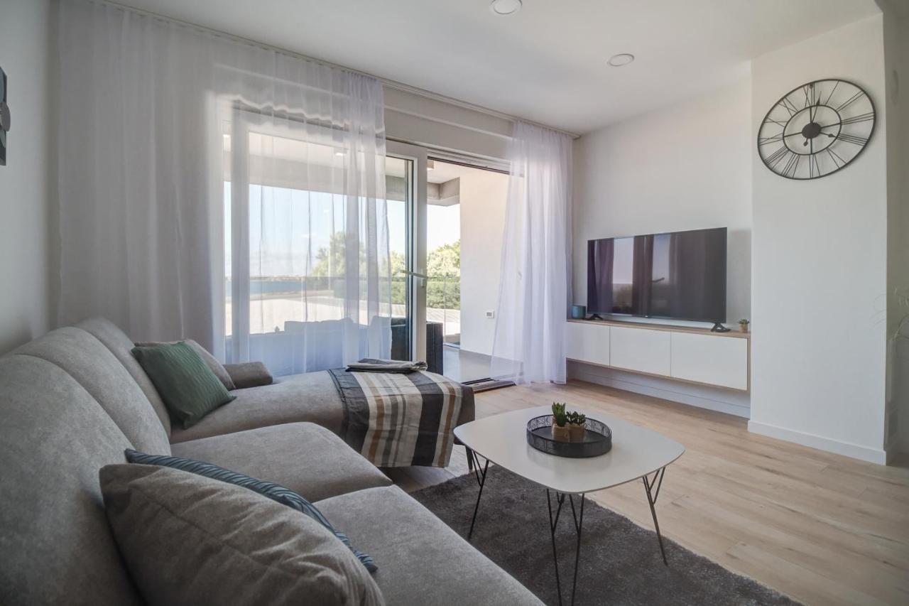 Luxury Beachfront Villa Crystal Aenona - By Ta Leut Agency Нин Экстерьер фото